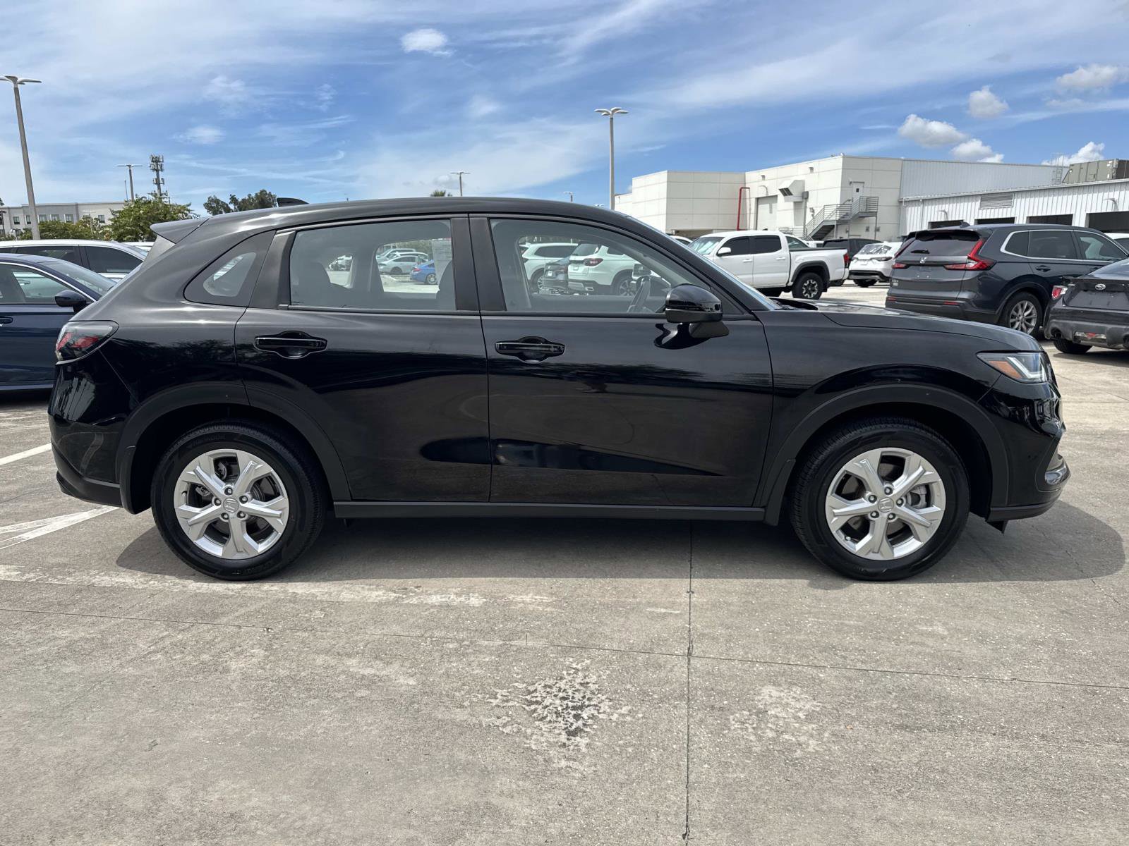 2023 Honda HR-V LX photo 2