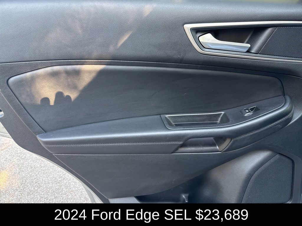 2024 Ford Edge SEL photo 15
