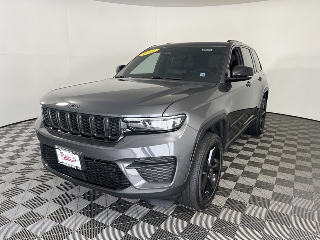 2022 Jeep Grand Cherokee Altitude photo 3