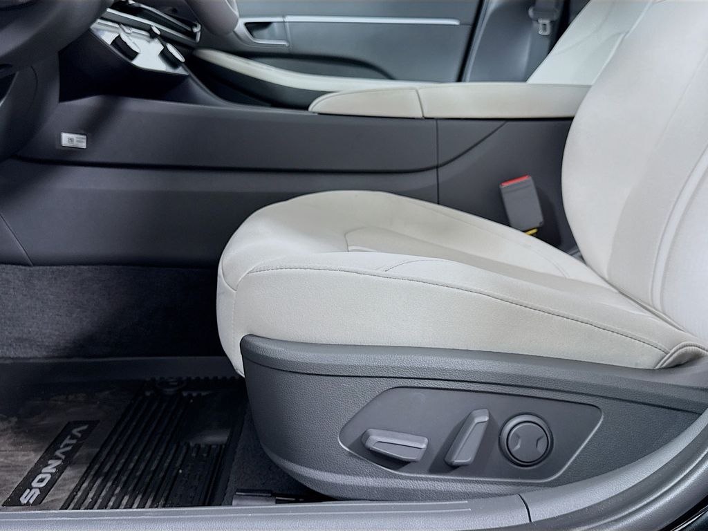 2025 Hyundai Sonata Hybrid SEL photo 17