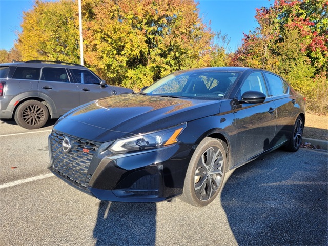 2024 Nissan Altima 2.5 SR photo 2