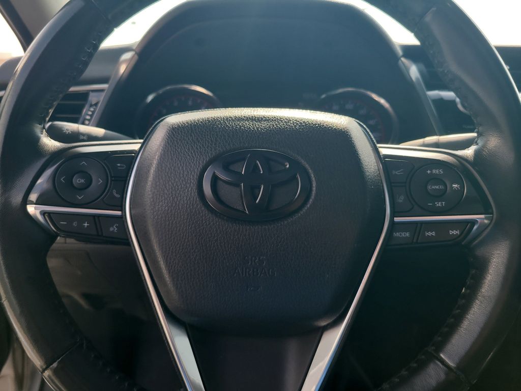 2019 Toyota Camry XSE photo 11