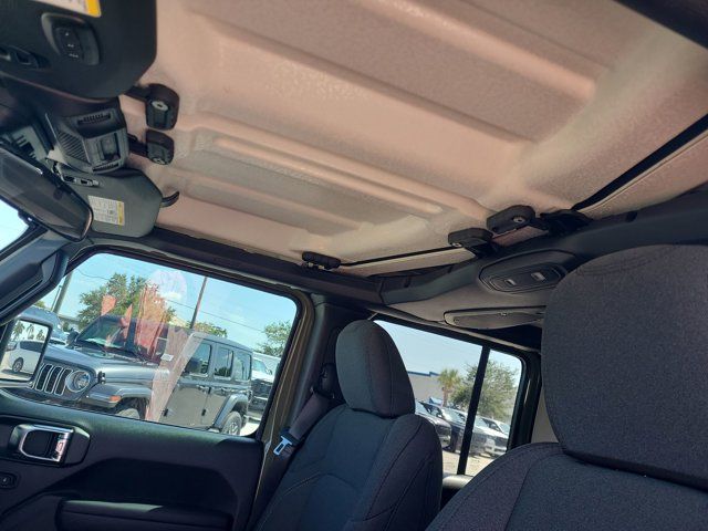 2025 Jeep Wrangler photo 28