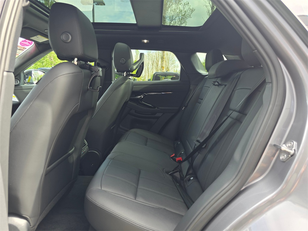 2026 Land Rover Range Rover Evoque Dynamic SE photo 24