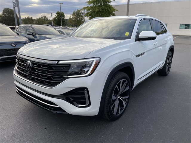 2026 Volkswagen Atlas Cross Sport SEL Premium R-Line photo 2