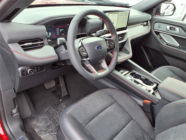2025 Ford Explorer ST photo 8
