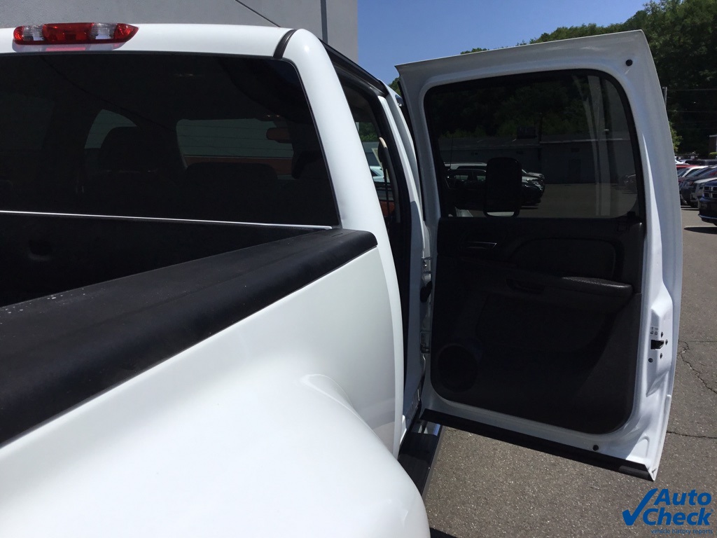 2011 Chevrolet Silverado 3500HD LTZ photo 30