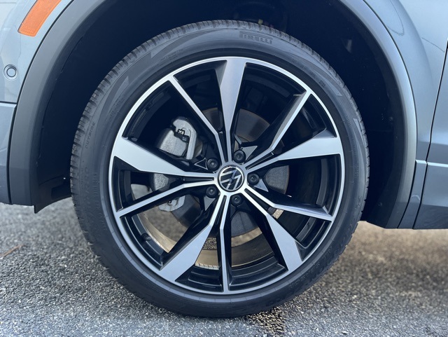 2024 Volkswagen Tiguan SEL R-Line Black photo 14