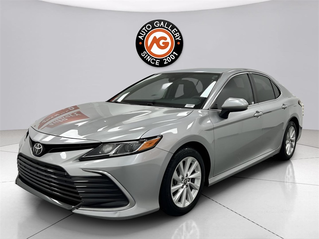 2022 Toyota Camry LE photo 3