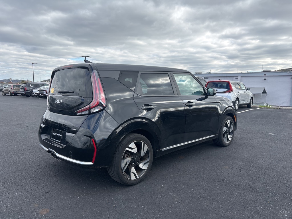 2023 Kia Soul GT-Line photo 2