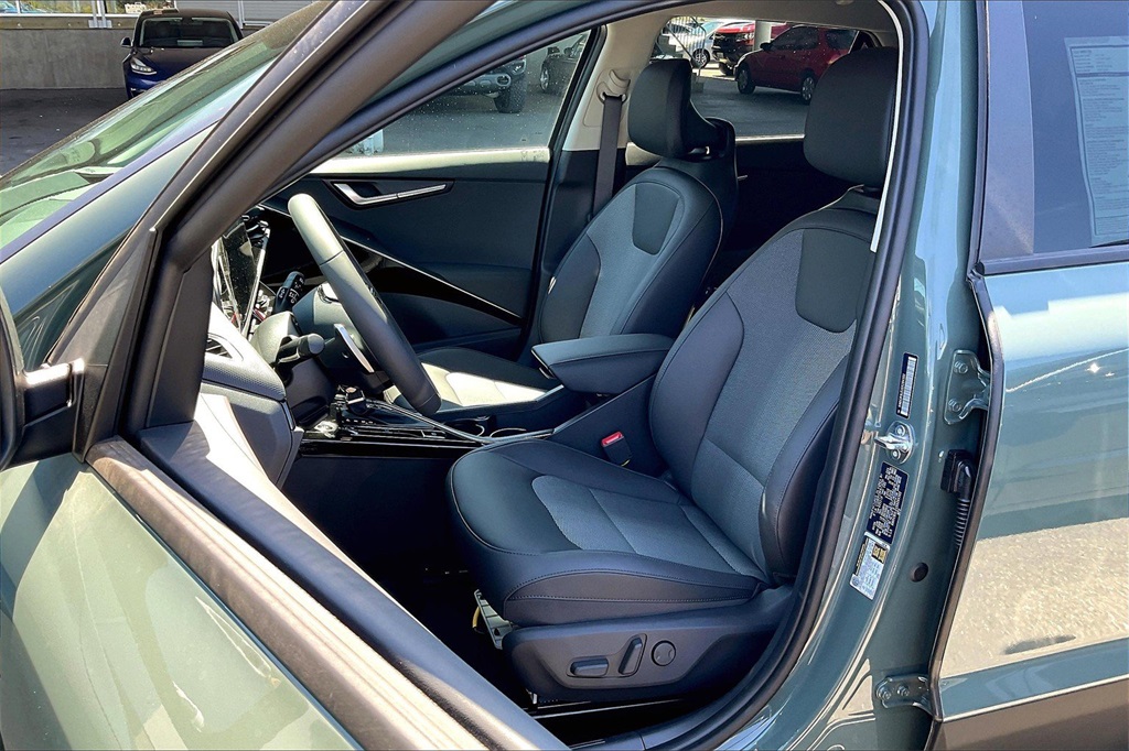 2025 Kia Niro EX photo 9