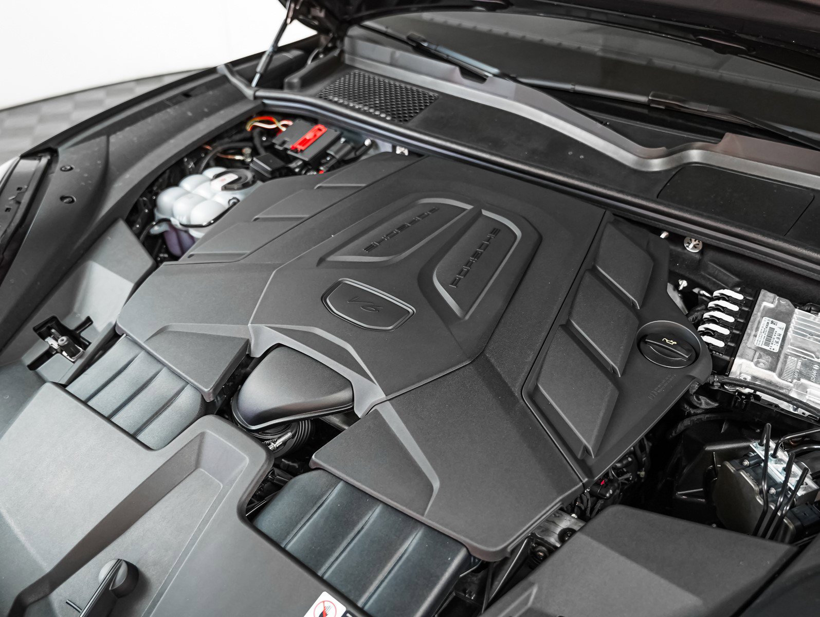 2025 Porsche Cayenne Coupe photo 12