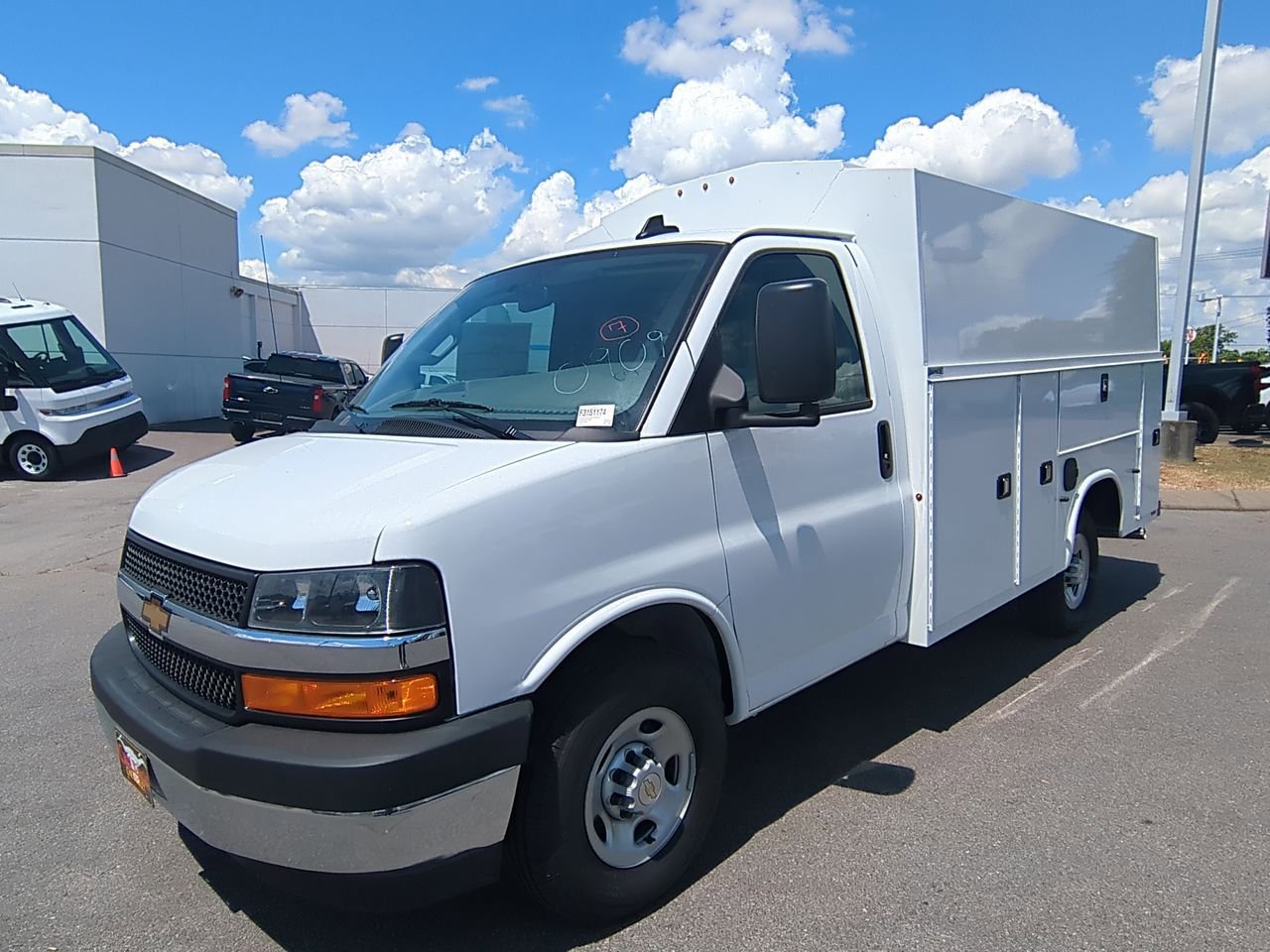 2025 Chevrolet Express Cutaway Base's photo