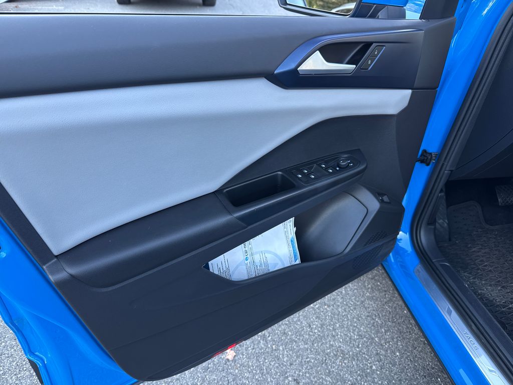 2022 Volkswagen Taos SE photo 4