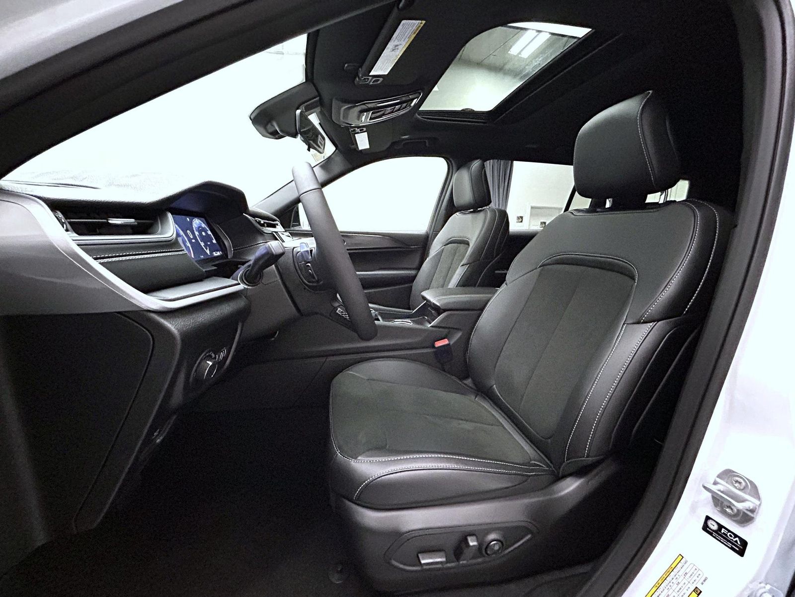 2025 Jeep Grand Cherokee Altitude X photo 10