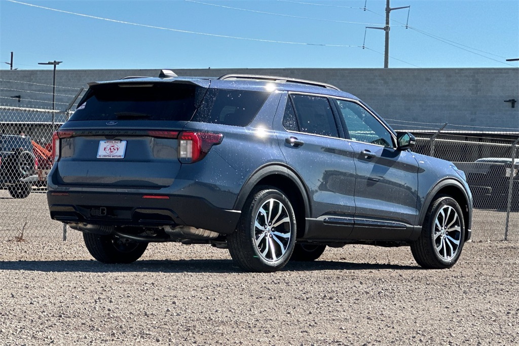 2025 Ford Explorer ST-Line photo 2