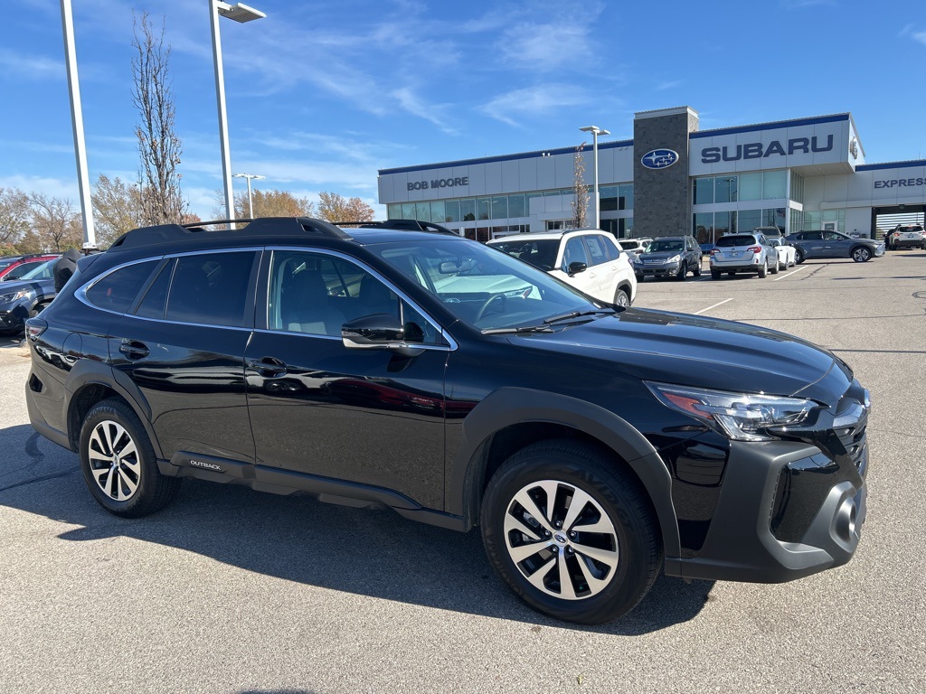 2025 Subaru Outback Premium's photo