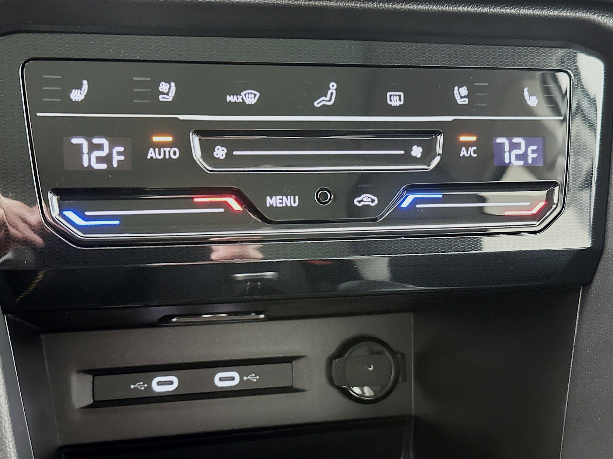 2025 Volkswagen Taos SEL photo 3