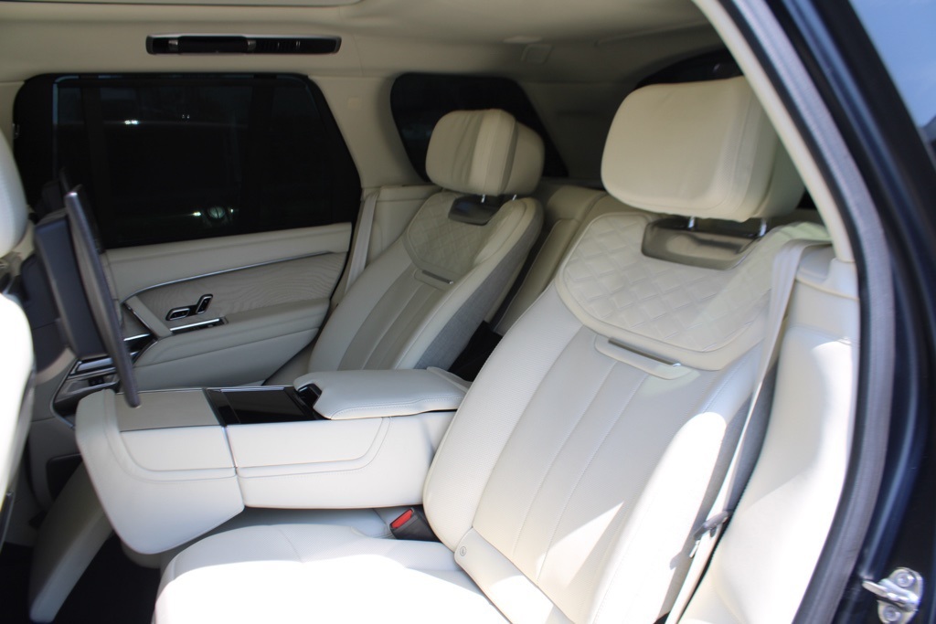 2024 Land Rover Range Rover SV photo 32