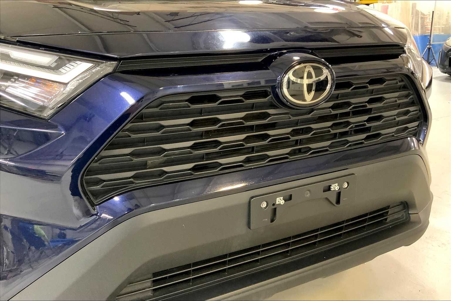 2024 Toyota RAV4 XLE Premium photo 28