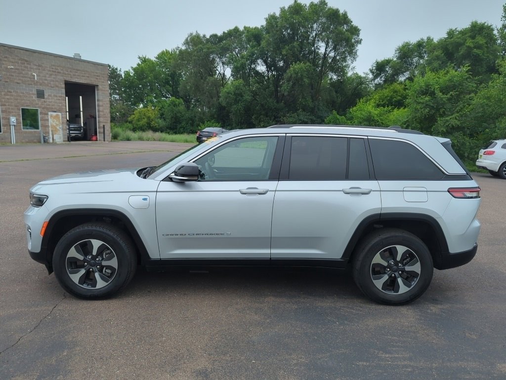 2023 Jeep Cherokee 4xe Sport photo 3
