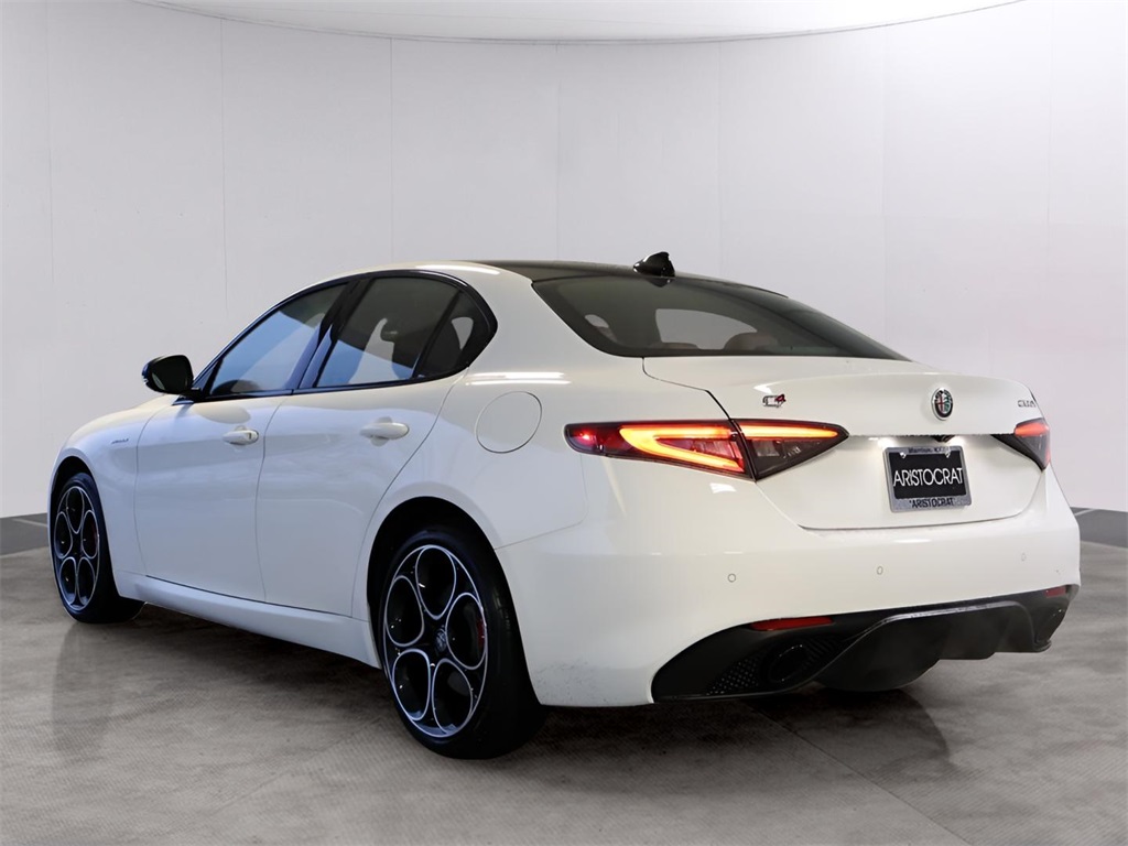2025 Alfa Romeo Giulia Base photo 5