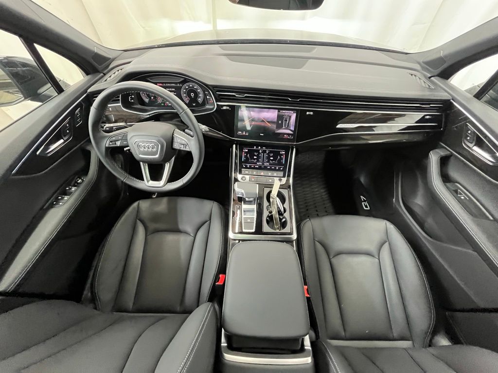 2025 Audi Q7 55 Premium Plus photo 13
