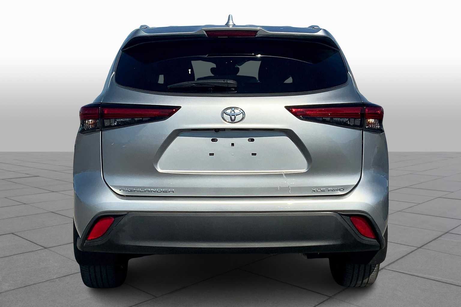 2022 Toyota Highlander XLE photo 3