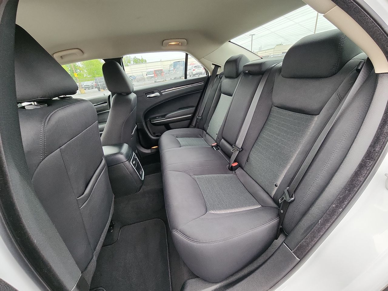 2023 Chrysler 300 Touring photo 19