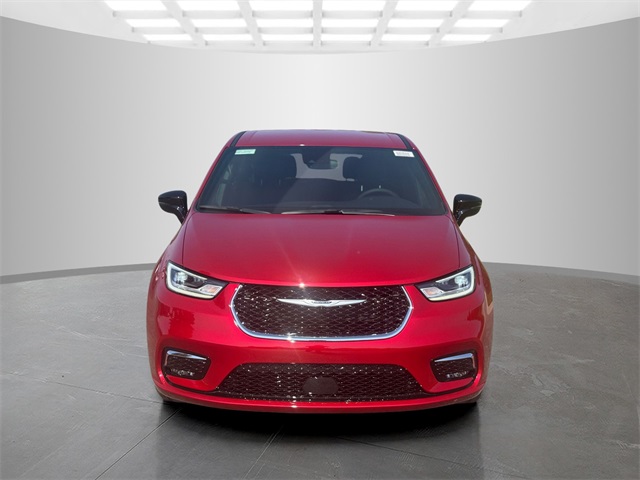 2026 Chrysler Pacifica photo 2