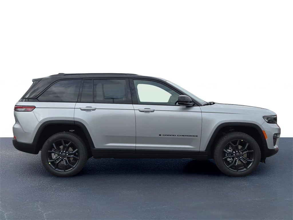 2025 Jeep Grand Cherokee Limited photo 3