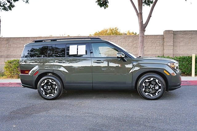 Used 2025 Green Hyundai SEL image 6