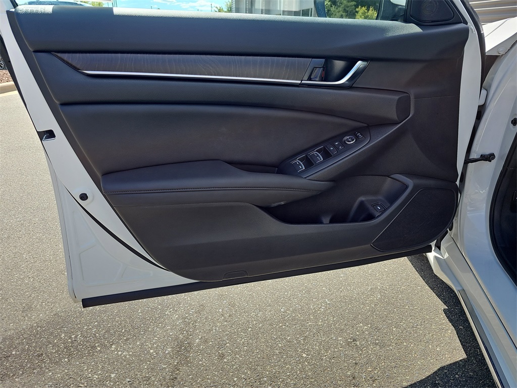 2019 Honda Accord EX photo 24