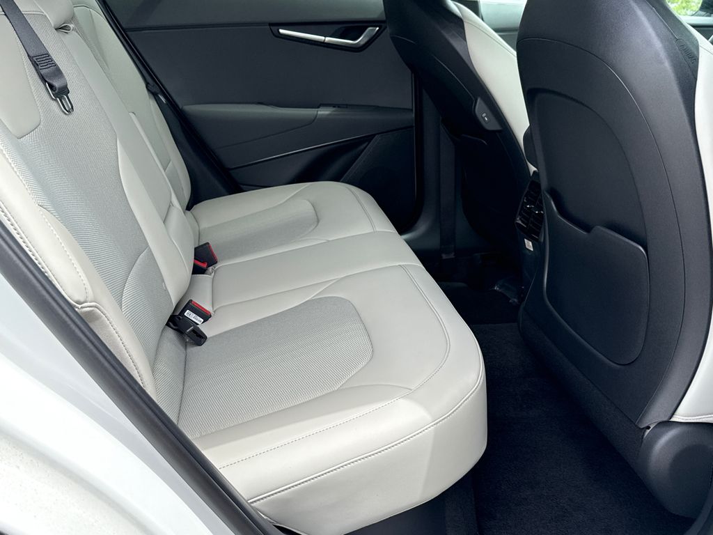 2025 Kia Niro EX Touring photo 14