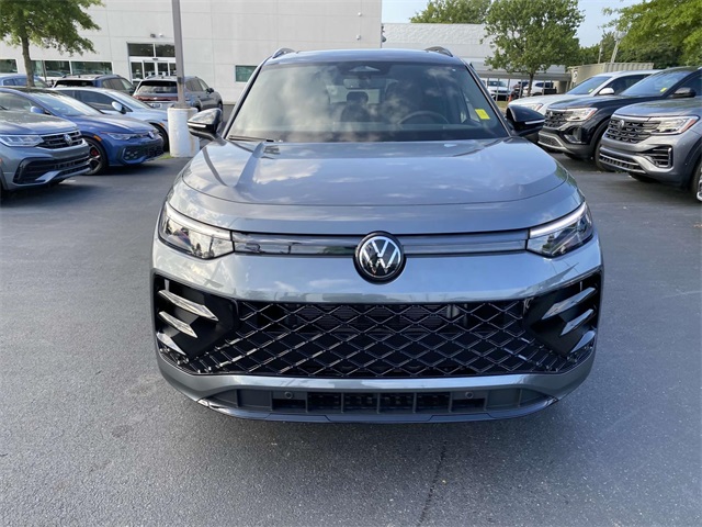 2025 Volkswagen Tiguan SE R-Line Black photo 2