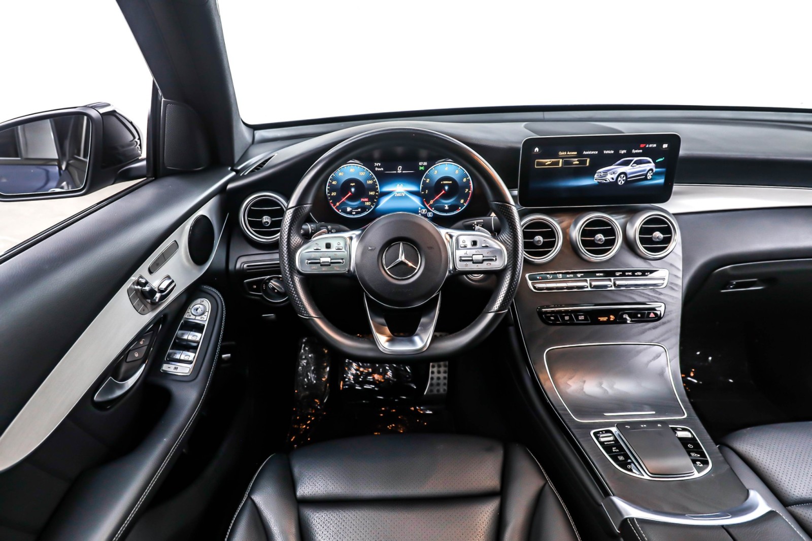 2022 Mercedes Benz GLC 300 photo 4