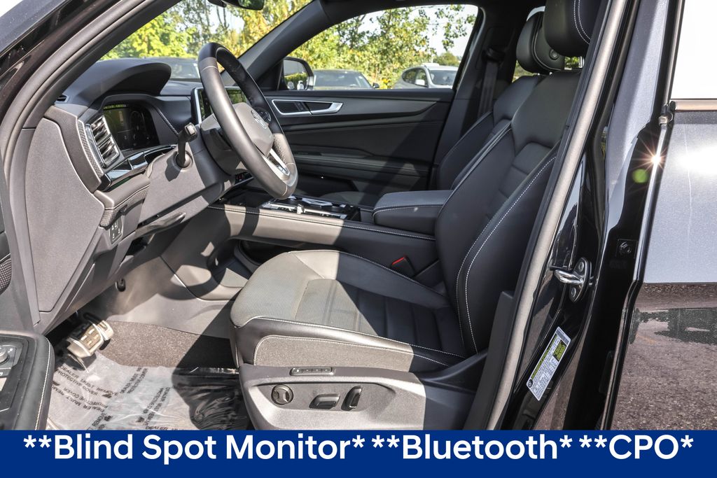2025 Volkswagen Atlas Cross Sport SEL R-Line photo 4