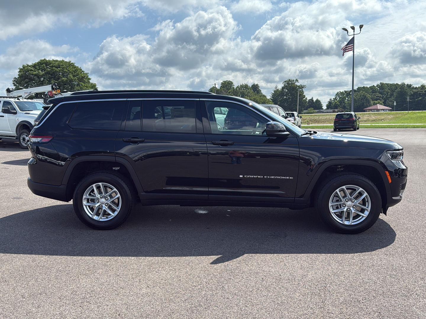 2025 Jeep Grand Cherokee Laredo X photo 4