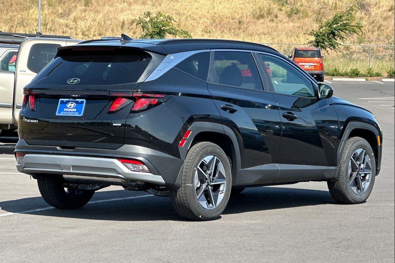 2025 Hyundai Tucson SEL photo 2