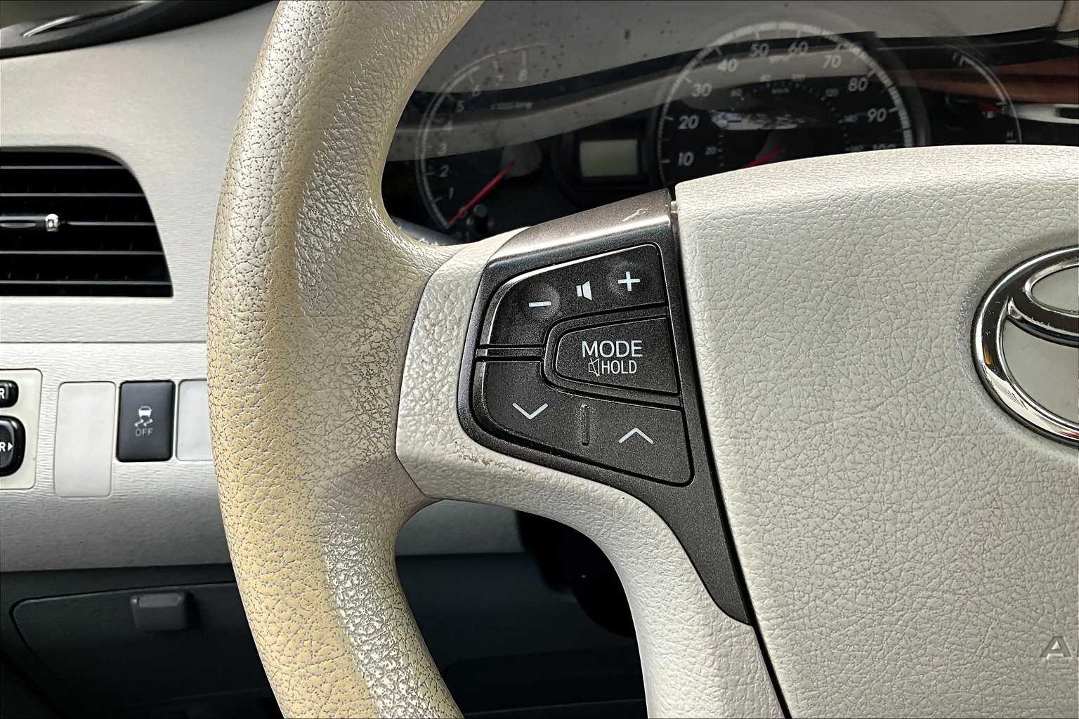 2014 Toyota Sienna LE photo 22