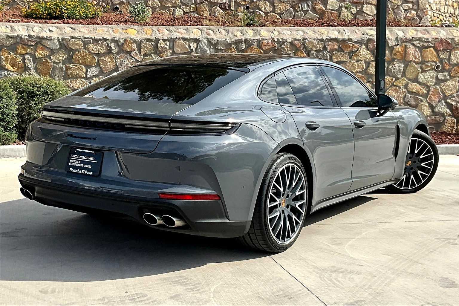 2025 Porsche Panamera 4 photo 7