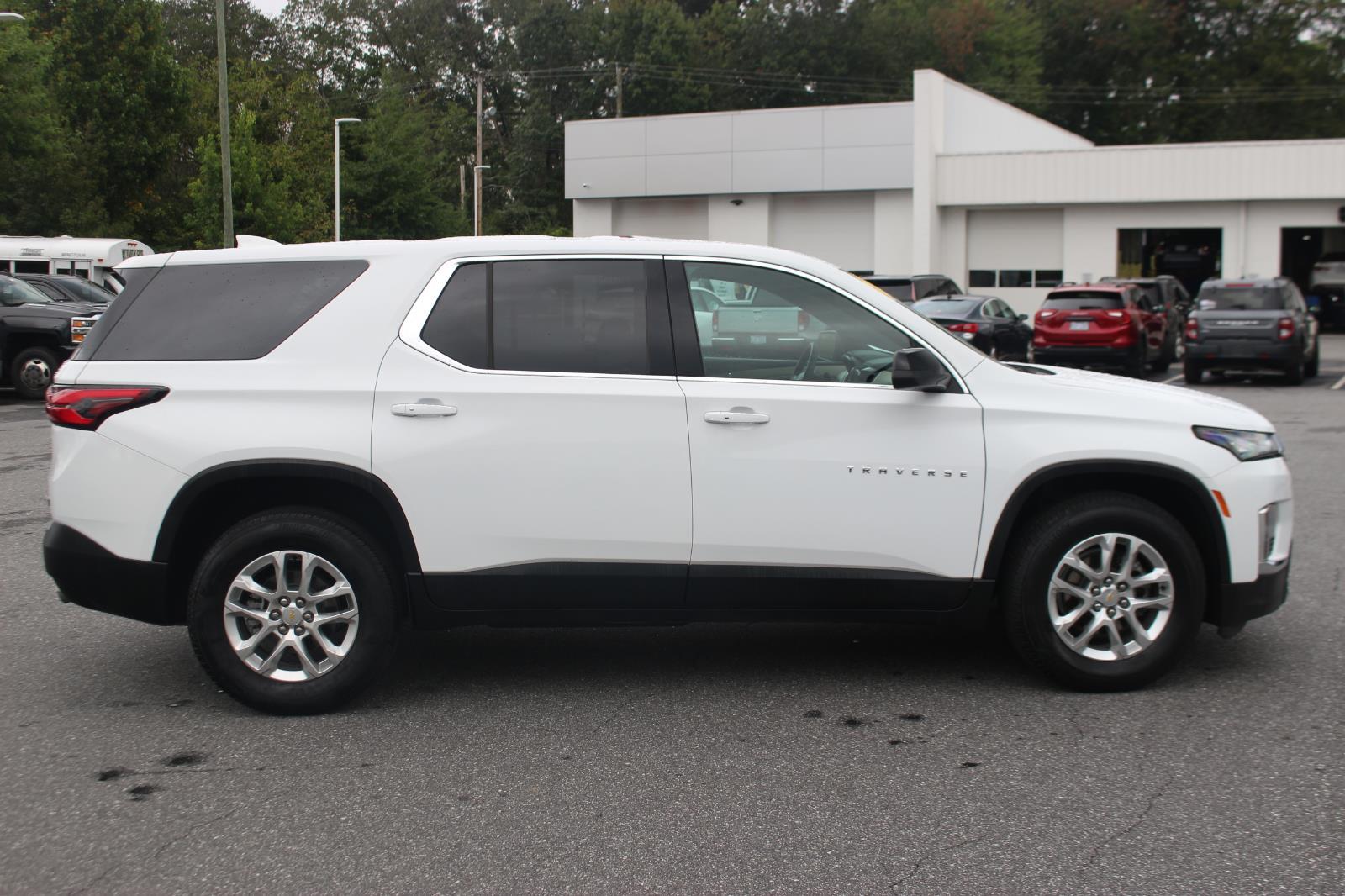 2023 Chevrolet Traverse LS photo 9