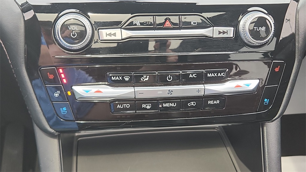 2021 Ford Explorer Platinum photo 16