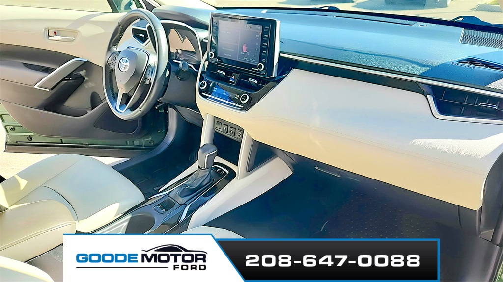 2022 Toyota Corolla Cross XLE photo 41