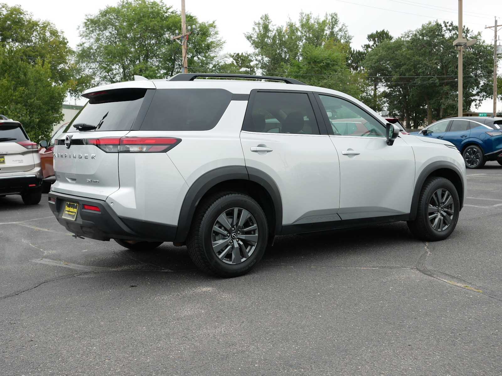 2023 Nissan Pathfinder SV photo 6