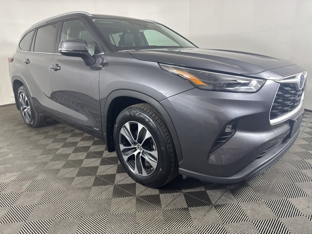 2024 Toyota Highlander XLE's photo