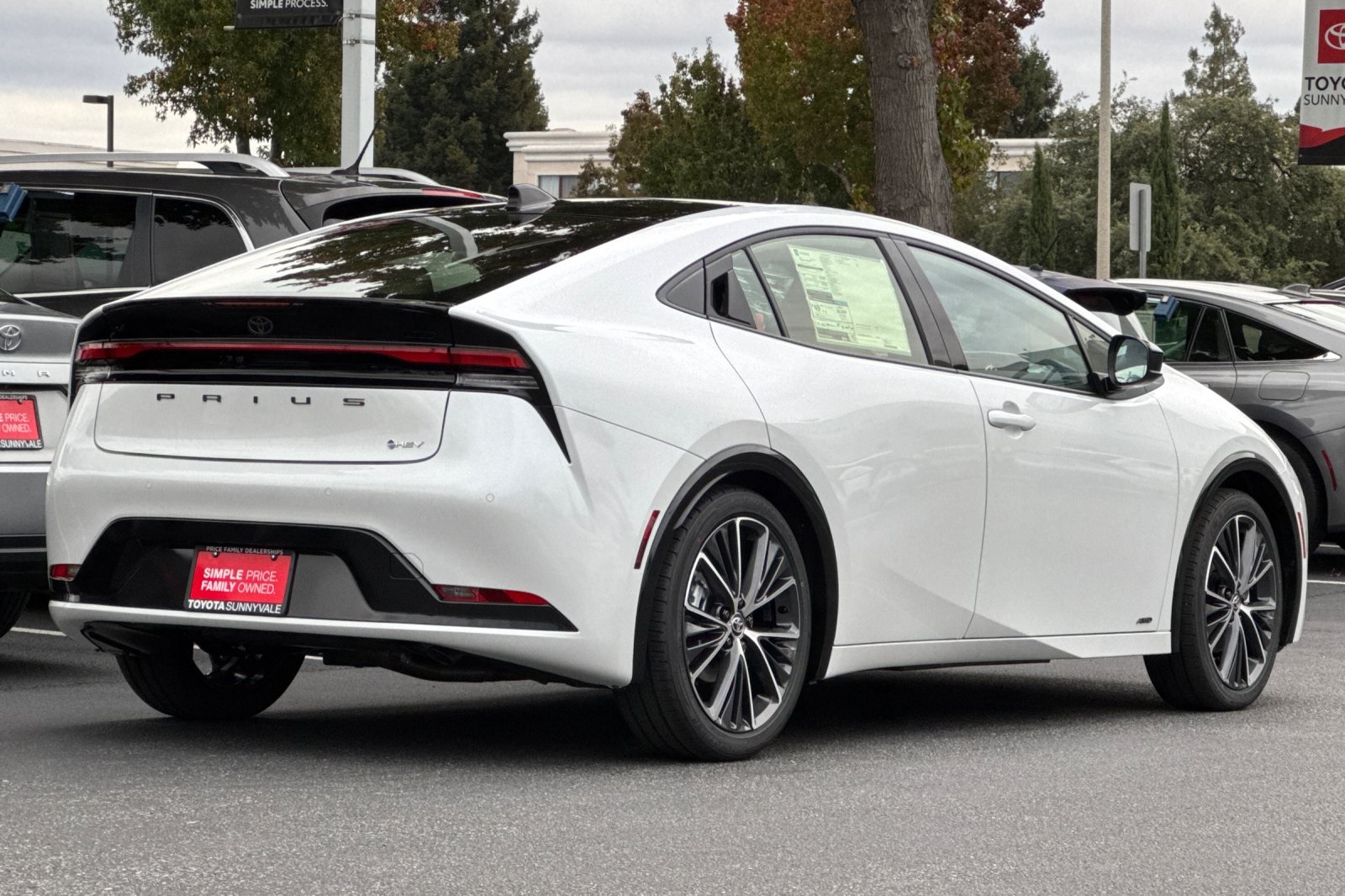 2025 Toyota RAV4 XLE photo 3