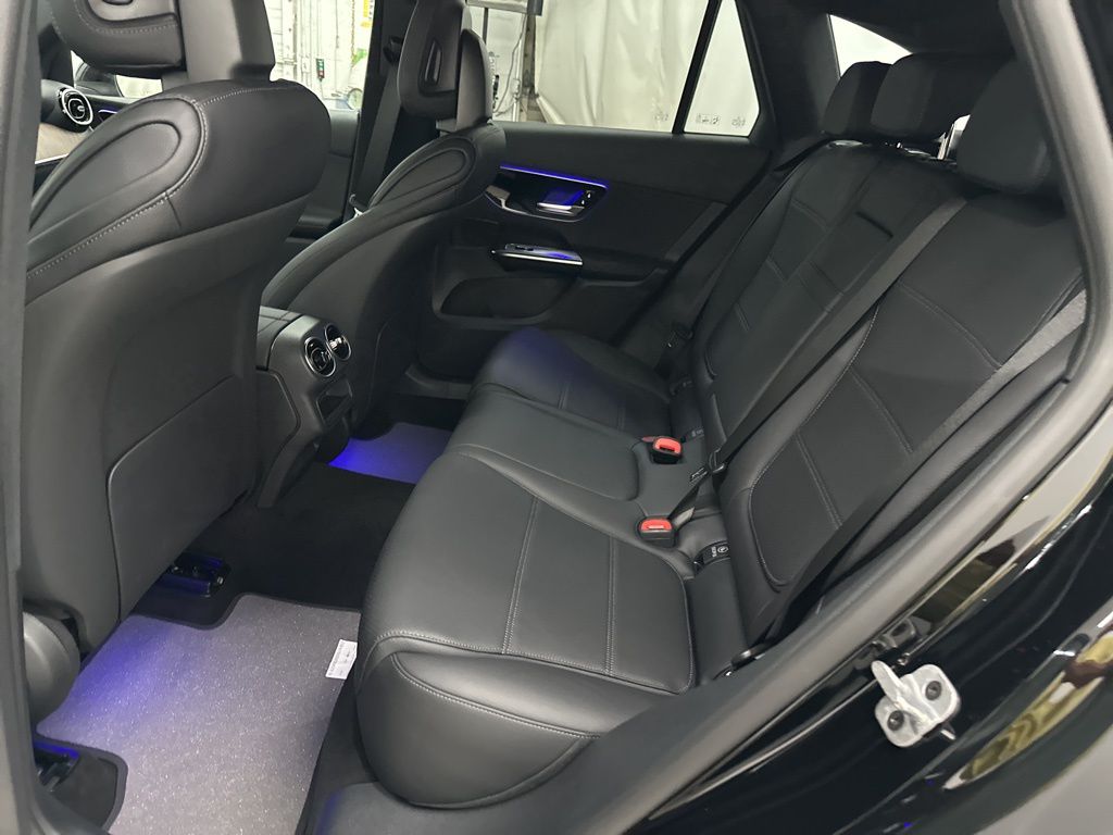 2025 Mercedes Benz GLC 300 photo 14