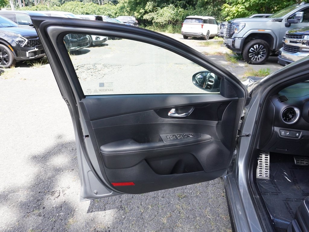 2023 Kia Forte GT-Line photo 22