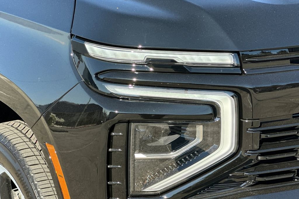 2025 Chevrolet Suburban RST photo 32